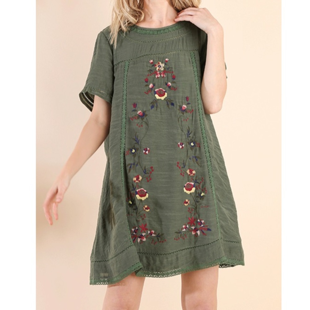Umgee SHORT SLEEVE FLORAL EMBROIDERED DRESS | size medium